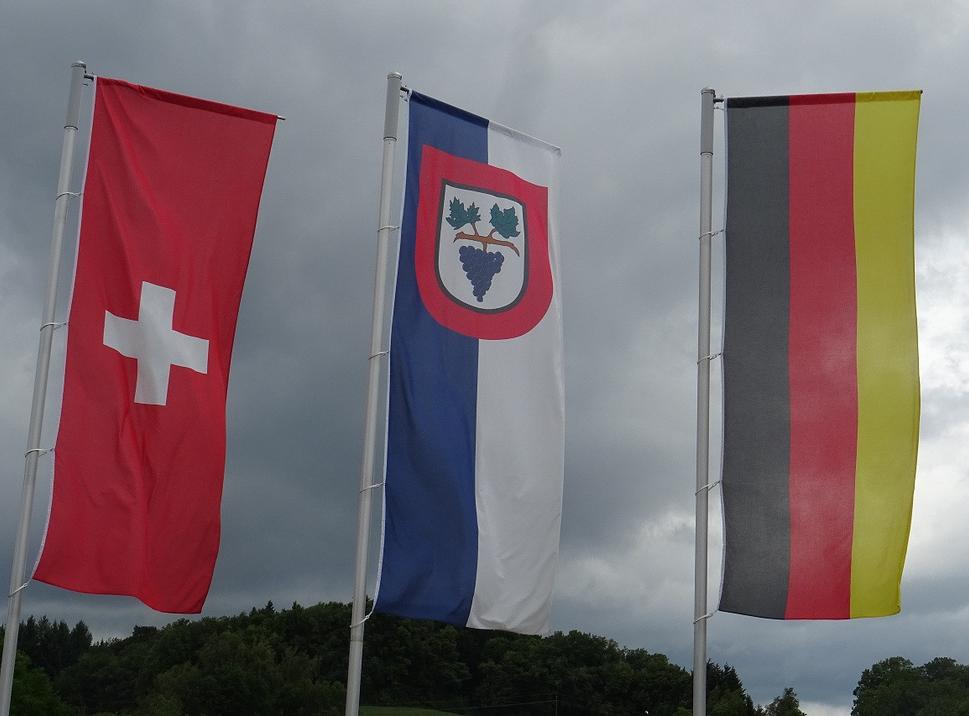Büsingen: ekonomicky - švajčiarske, administratívne - nemecké