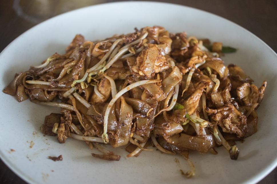 Kway Teow - široké rezance s kuracím a so sójovou omáčkou, bambusovými výhonkami