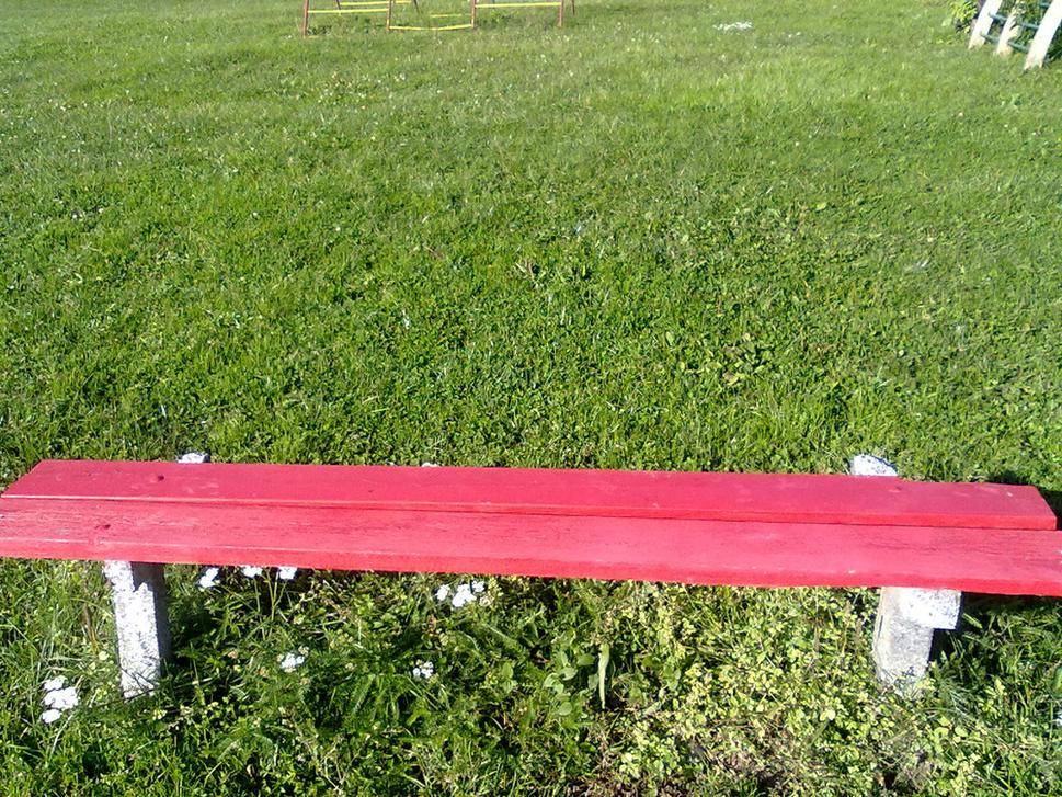 polámaná a neudržiavaná lavička v r. 2010