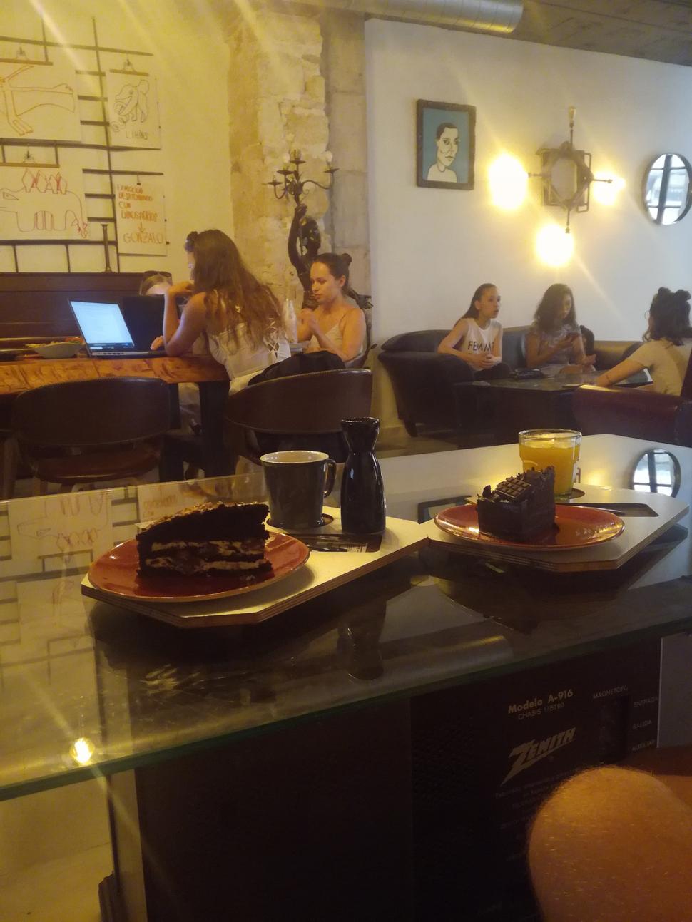 Madness Specialty Coffee - štýlový lokál s výberovou kávou a skvelými dezertmi.