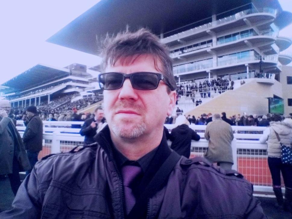 Selfie :) V pozadí nová tribúna a davy fanúšikov
