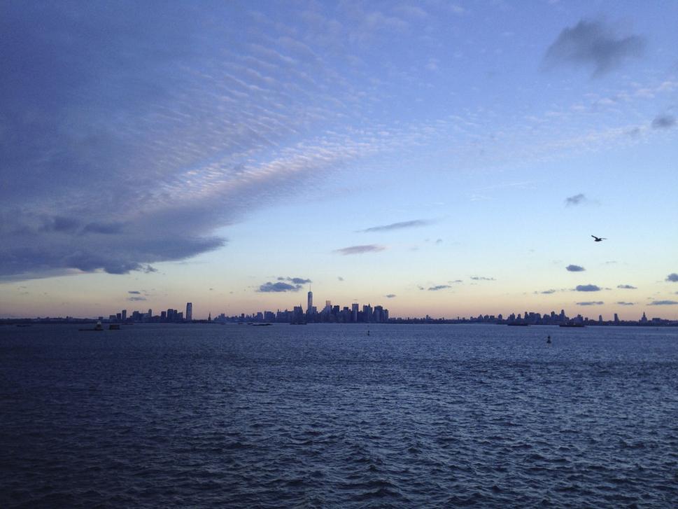 Pohľad na Lower Manhattan, Sochu slobody a Jersey City za dňa