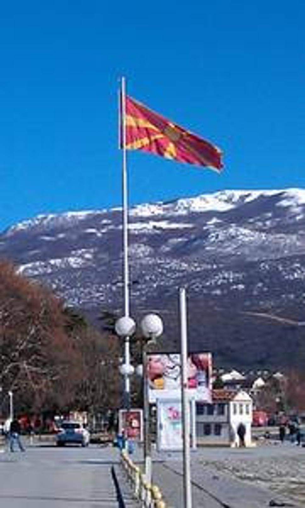 Macedónska vlajka pri Ohride