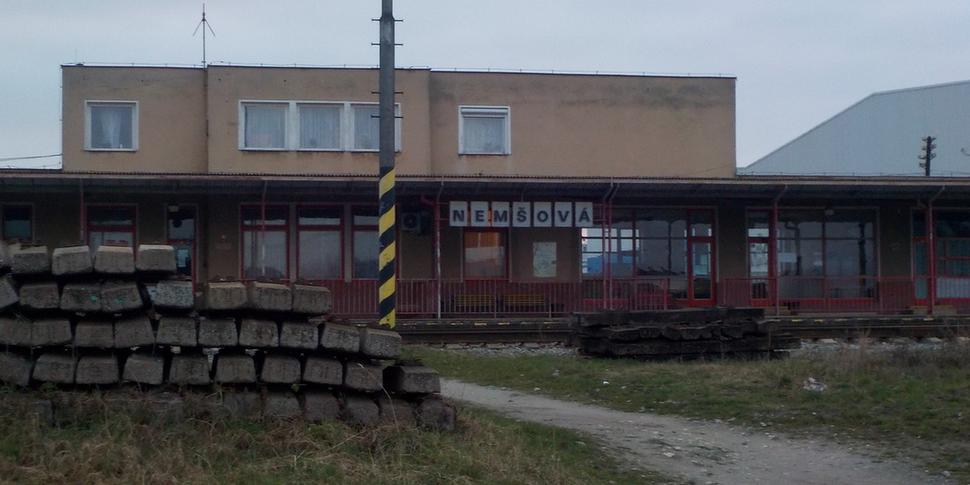 Dnešná podoba stanice v Nemšovej .