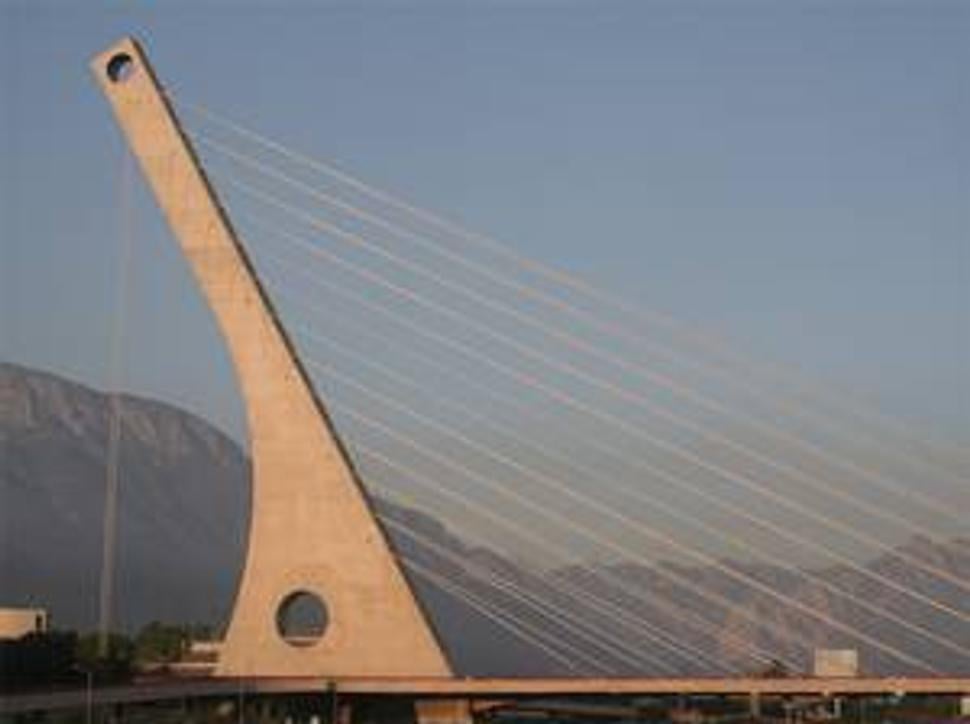 Dominanta Monterrey - most cez Rio Seco
