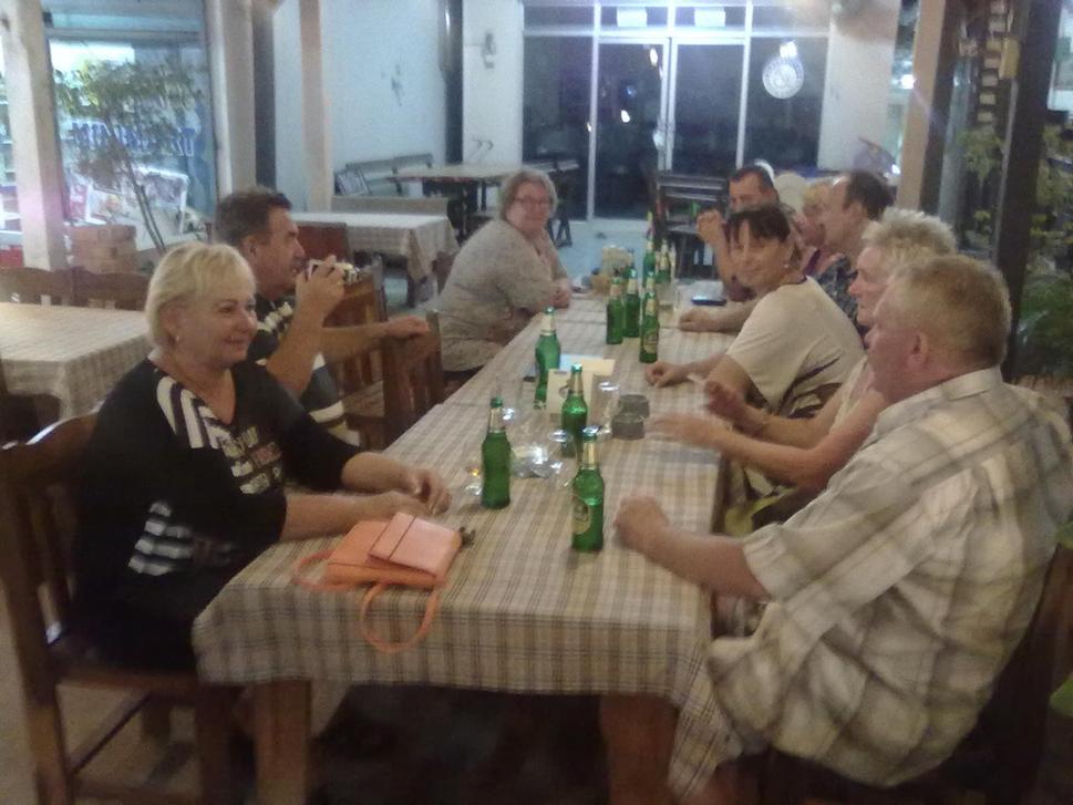 Každé jedlo začína skoro rovnako , všetci malý Chang:-)