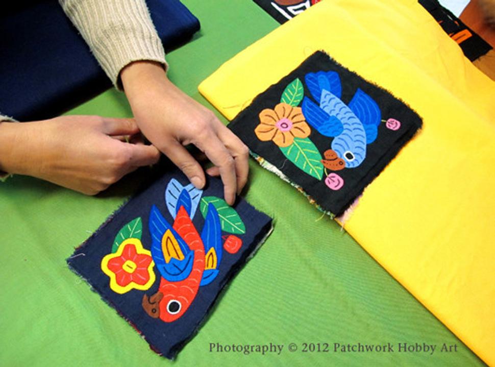 Mola patchwork, miniatúry, ukážka skutočnej veľkosti