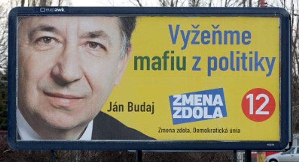 Janko vyháňa mafiu, ale kto platil jeho kampaň?