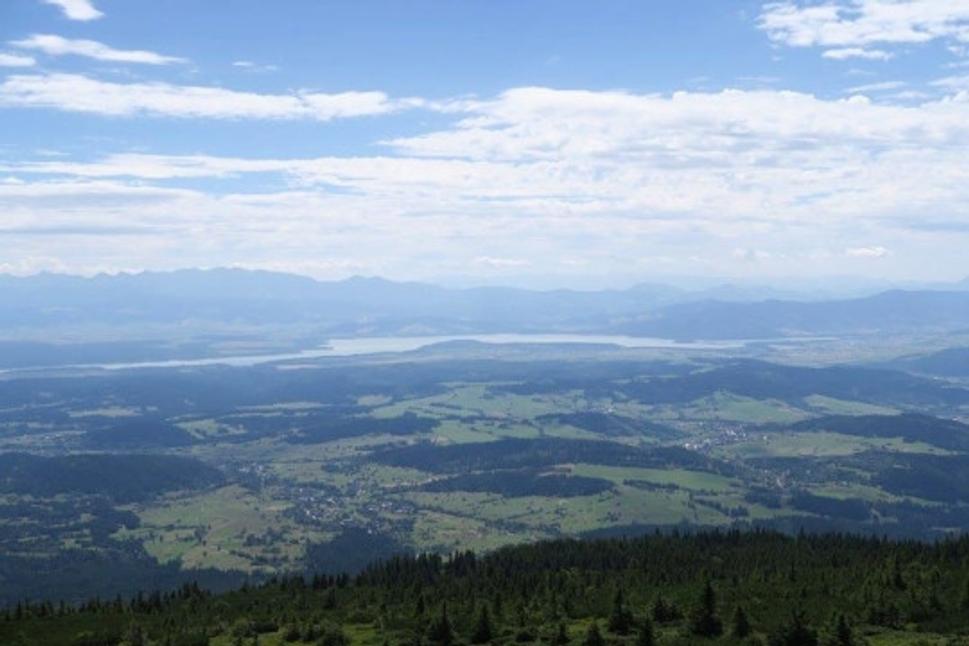 Pohľad na Oravskú priehradu.