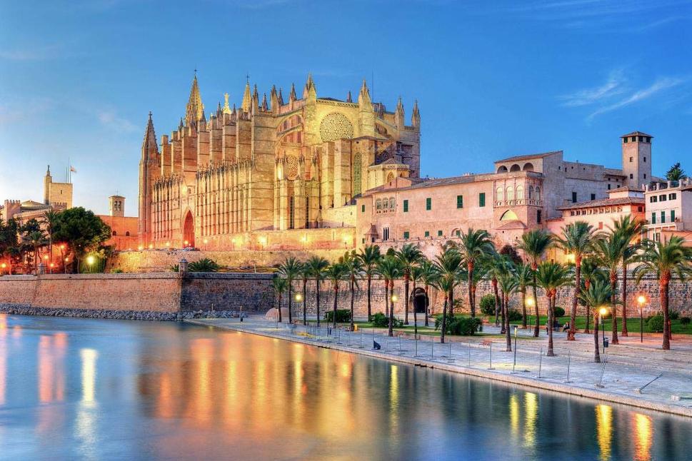 Katedrála Panny Márie v hlavnom meste Palma de Mallorca.