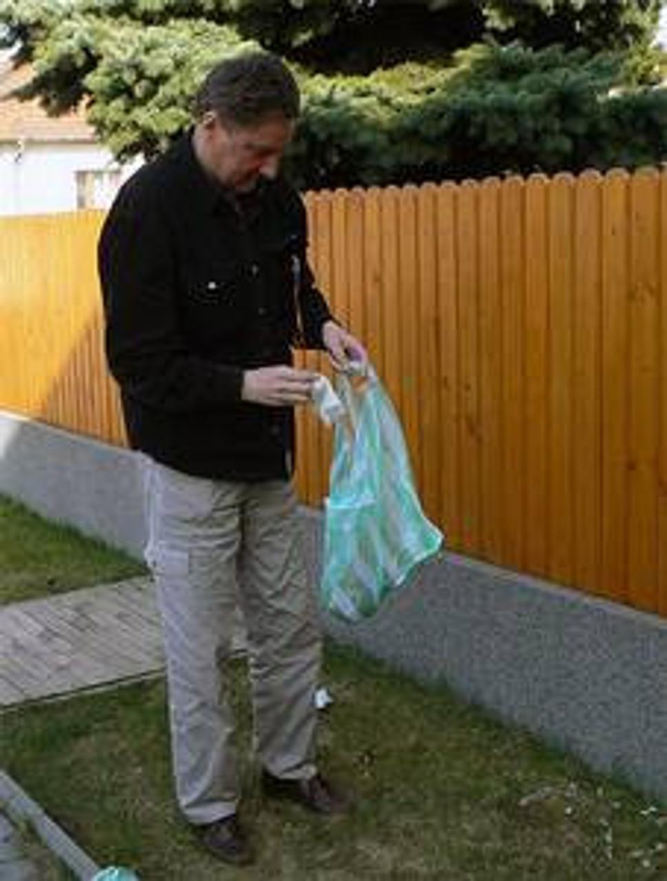 Takto vyzerá profesionálny zber vzoriek.