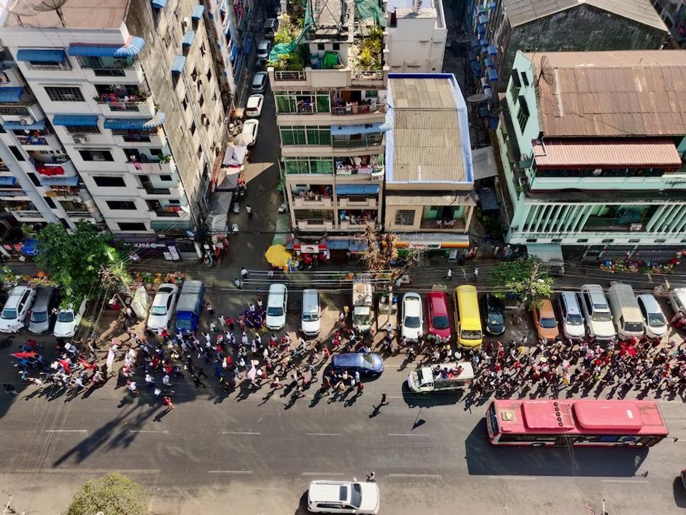 Protesty v ulicach Yangonu