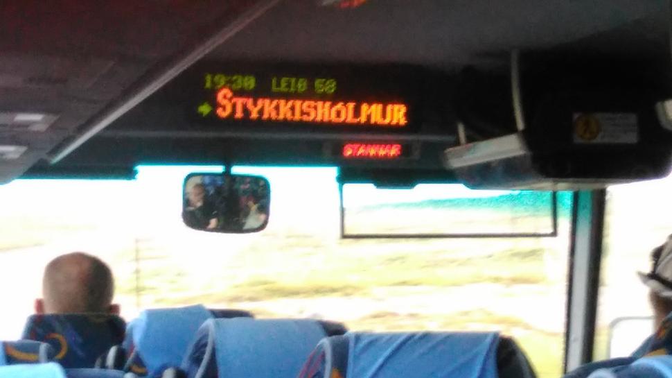 Konečne v poslednom autobuse na ceste do cieľového mestečka