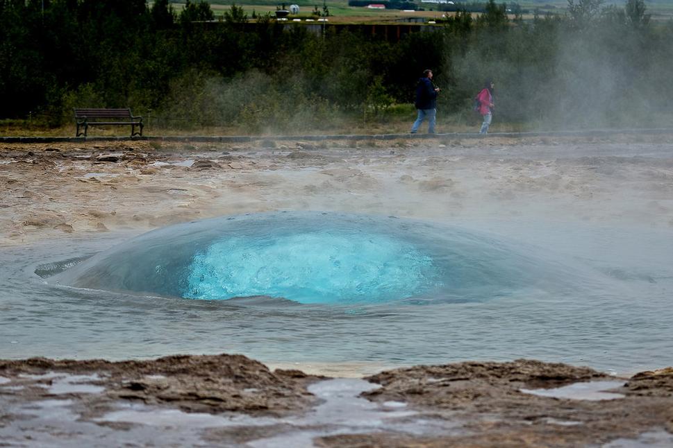 Erupcia gejzíru sa začína takouto bublinou.