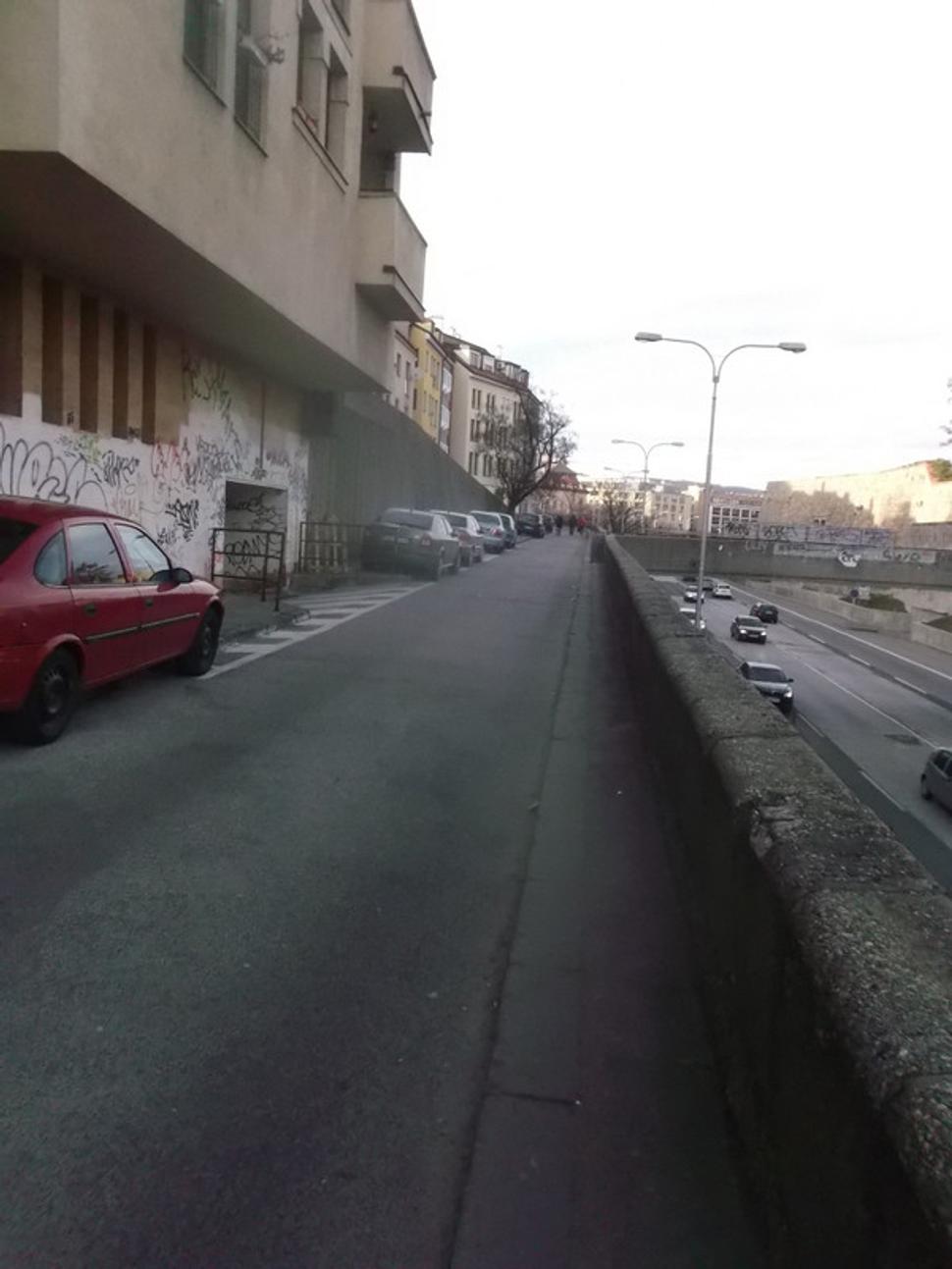 Takže takto to bude vyzerať na Židovskej. Zase. Vďaka, Zuzanka! (Foto marec 2013)