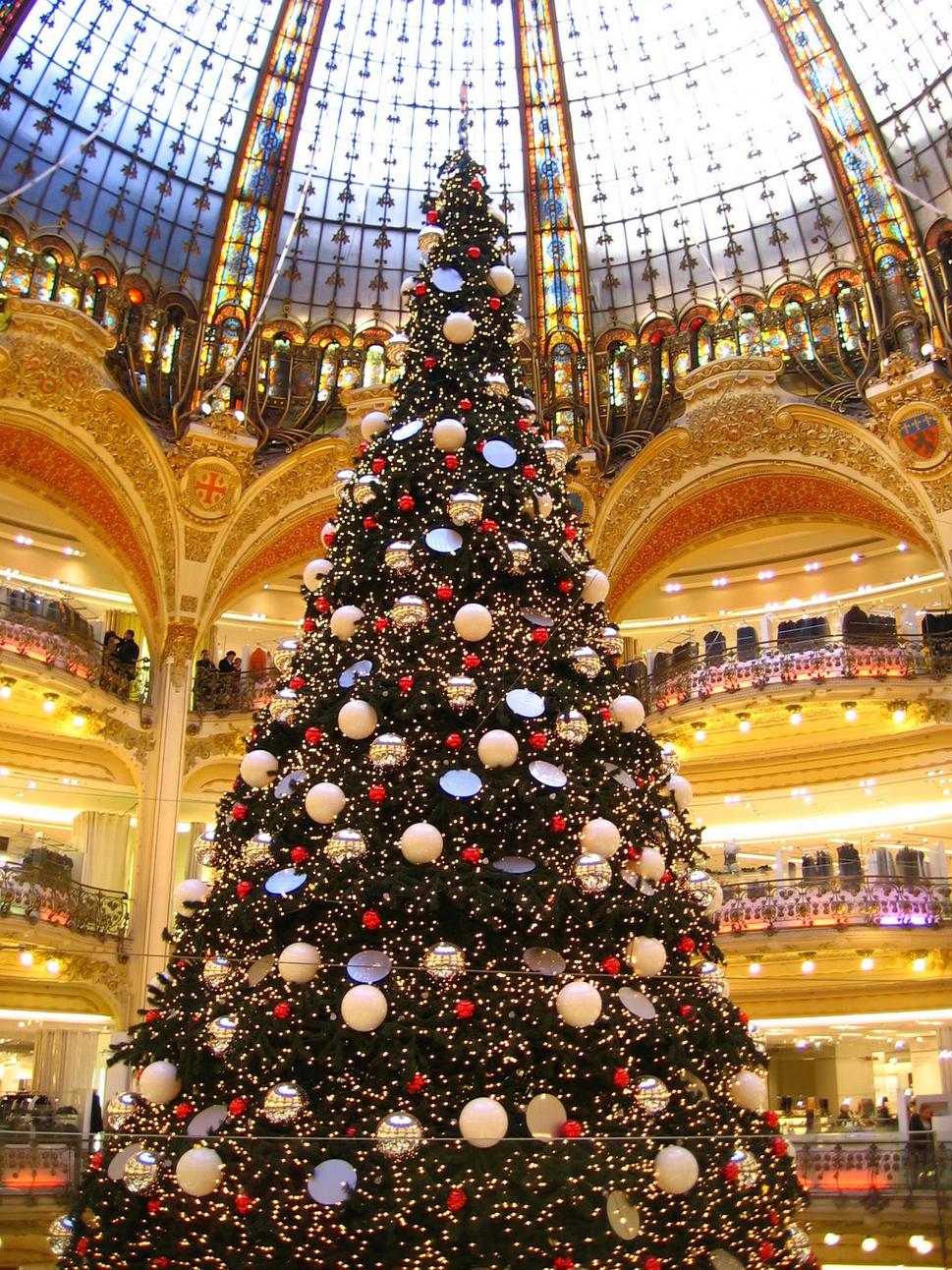 Vianočný stromček v Galeries Lafayette