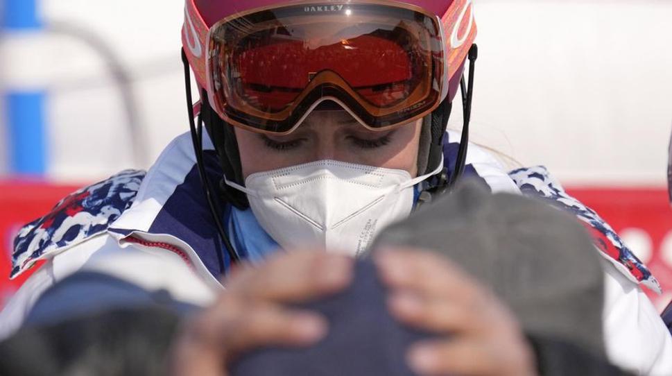 Americká lyžovačka Mikeala Shiffrinová po páde po prvom kole , sú tam nešťastná a nespokojná aj obrovskom slalome. Aj súťaži bude super-G aj bez Petru Vlhovú .