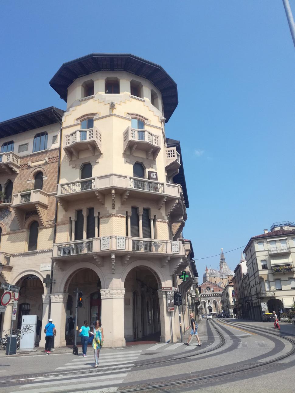 Miestna architektúra.