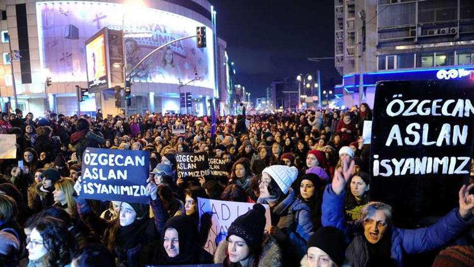 Pochod za spomienku na Özgecan Aslan a proti násiliu na ženách, 14. februára v Istanbule