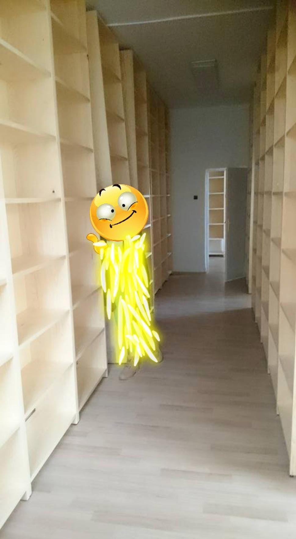 Nové regály čakajú na svoje knihy