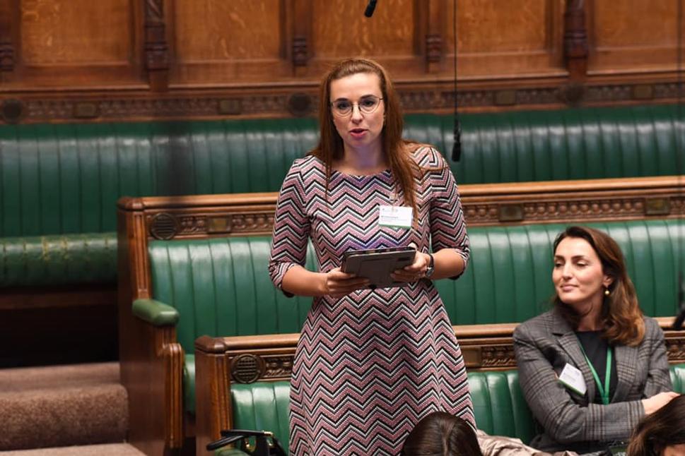 Simona Petrík pri prejave v Britskom parlamente vo Westminsteri