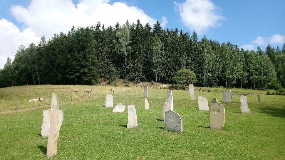 Zdoňovské menhiry