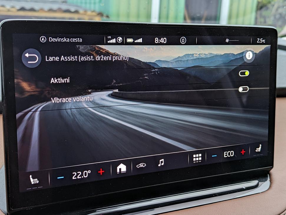 Lane assist Škoda Enyaq - schovaný hlboko v menu bez možnosti rýchlej voľby