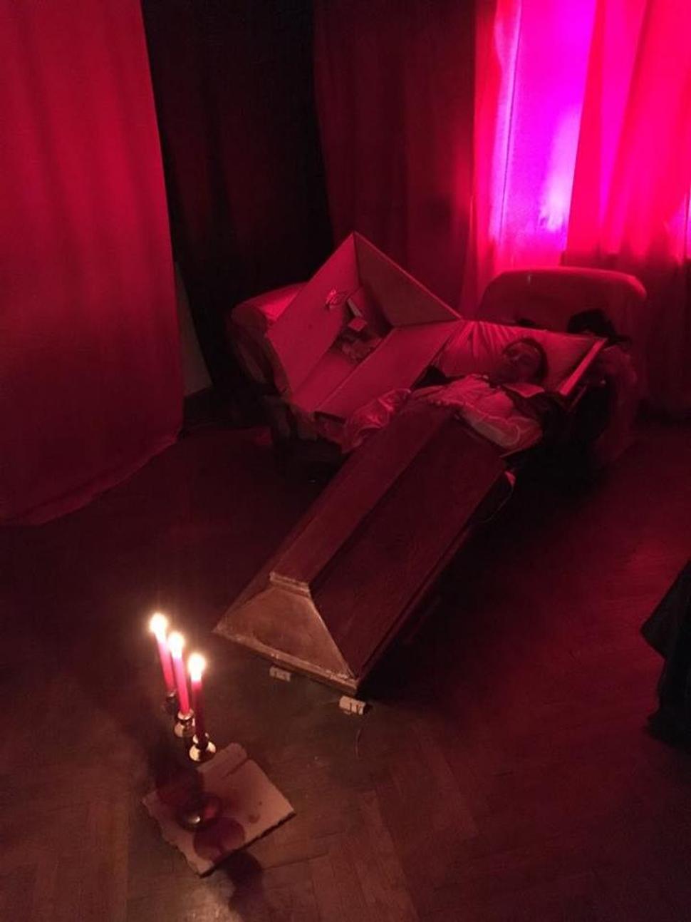 V rodnom dome Vlada Tepeša (Draculu) sa dnes nachádza reštaurácia. Na jej vrchom podlaží nájdete izbu, v ktorej sa Dracula narodil.