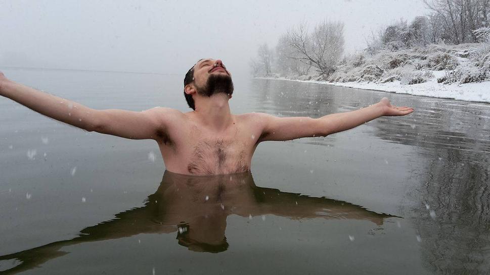 14. 1. Dunajská seansa so snehom (teplota vody okolo 0 °C)