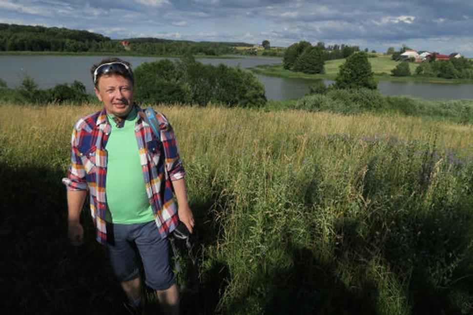 Najväčšou atrakciou jazera Radomno je ostrov, kde sú pozostatky prehistorickej osady skryté medzi stromami.