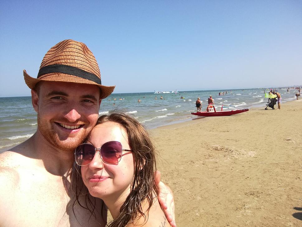 Oddych na slnečnej pláži.