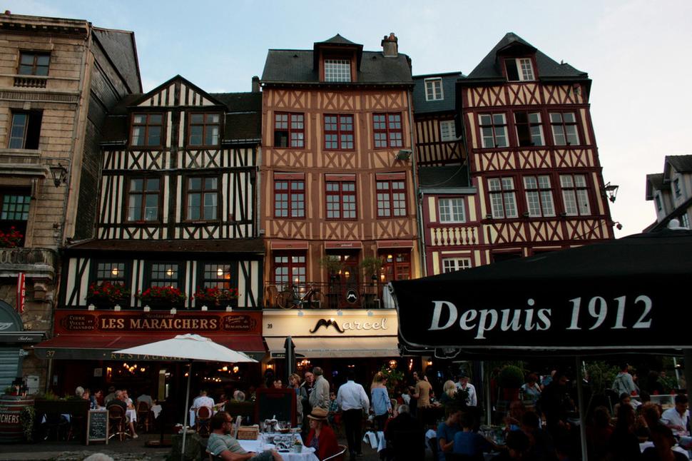 Na námestí Place du Vieux Marché.