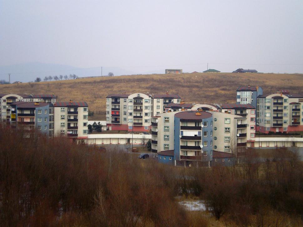 Na tomto kopci nad Tekeľovou a Hapákovou ulicou sa vytvoria stavebné pozemky na výstavbu rodinných domov.