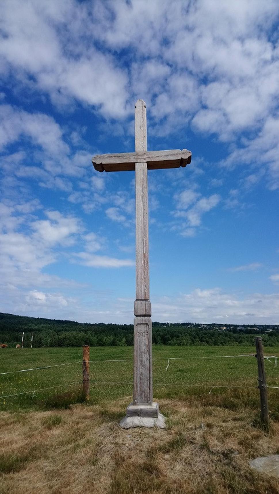 Kríž za obcou Mníšek