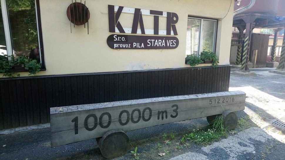 Katr s objemom spracovaného dreva