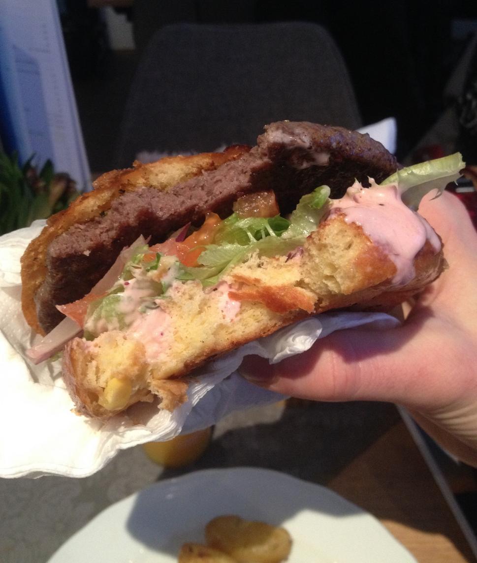 na kopci sme dali burger zo soba za 25 ečiek. Stál zato! :)