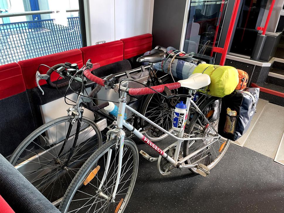 Jednoduché nakladanie aj vykladanie bicyklov do vlaku