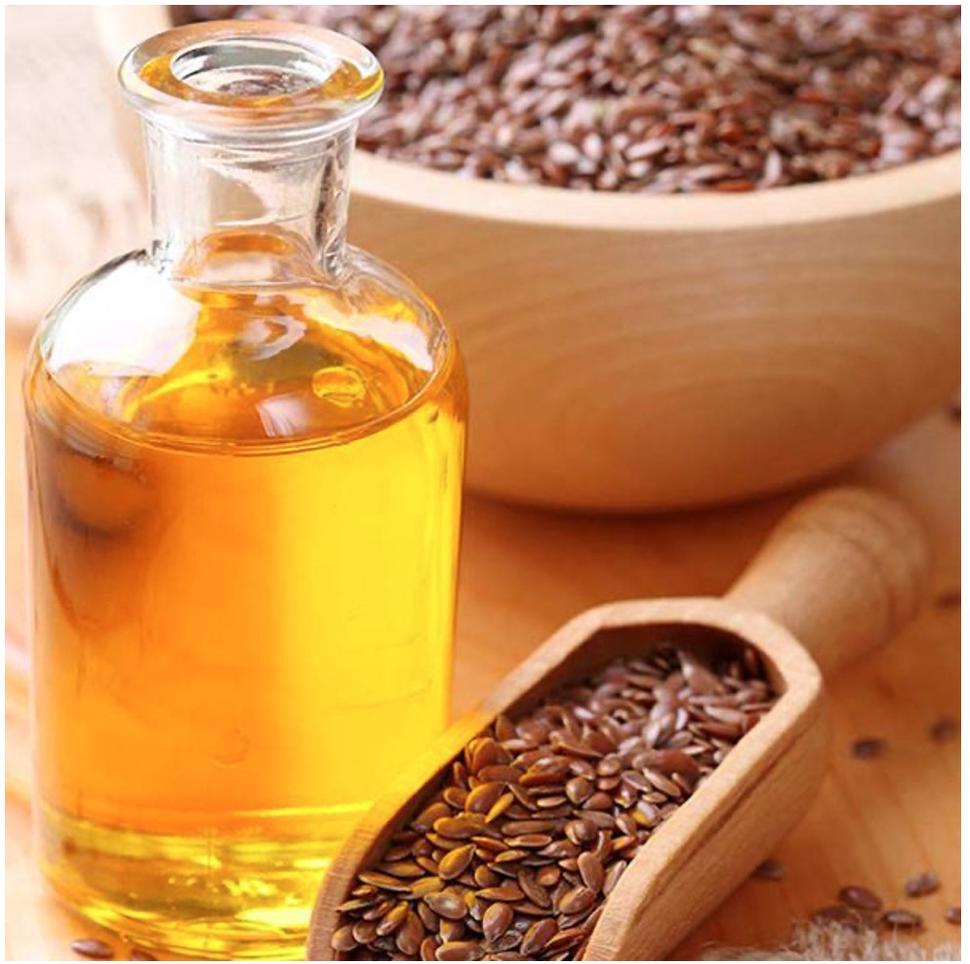 Obr. 11: Ku kvalitným zdrojom omega-3 mastných kyselín patrí aj ľanový olej. Zdroj:
https://zdravopedia.sk/oleje/lanovy-olej-7-ucinkov-na-zdravie