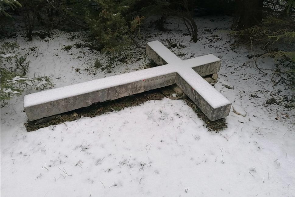 Ježiš tretí raz padá pod krížom