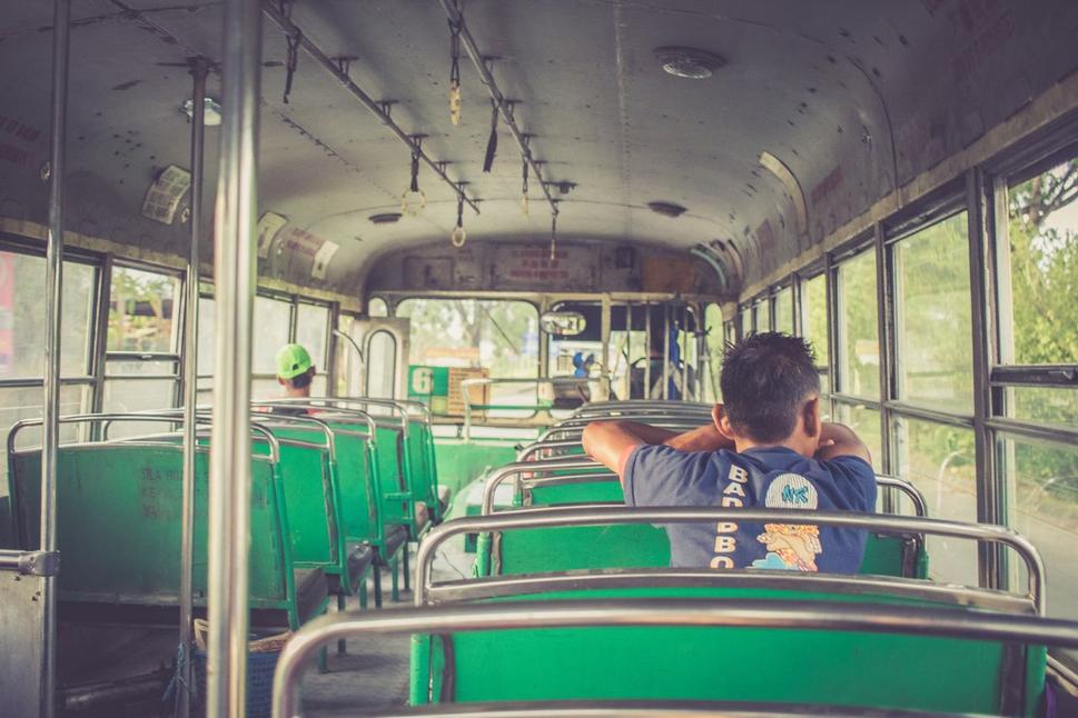 Medzimestský autobus v štýle american school bus
