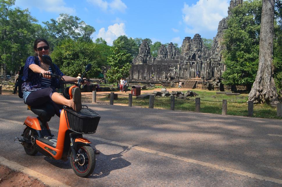 Elektrickým bicyklom cez Angkor Wat