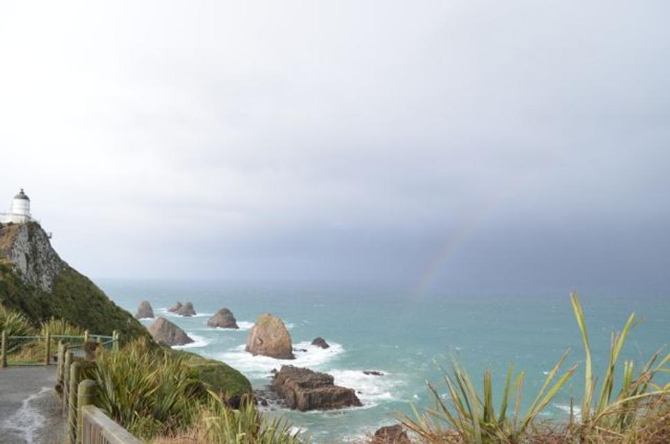 Dúha nad Nugget Point