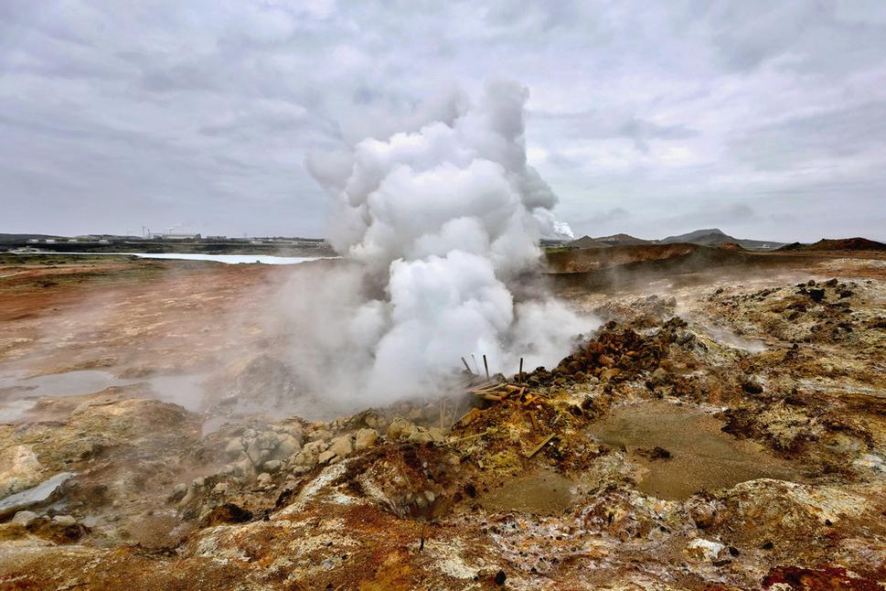 Geotermálna oblasť Gunnuhver. Už na prvý pohľad má veľký energetický potenciál.