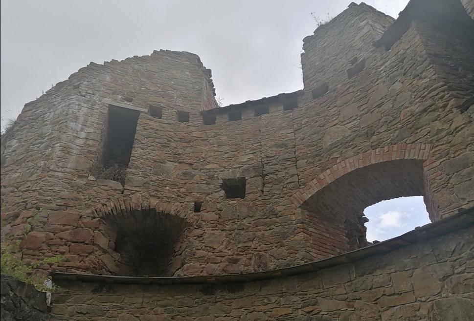 oblúk ďalšej bašty
