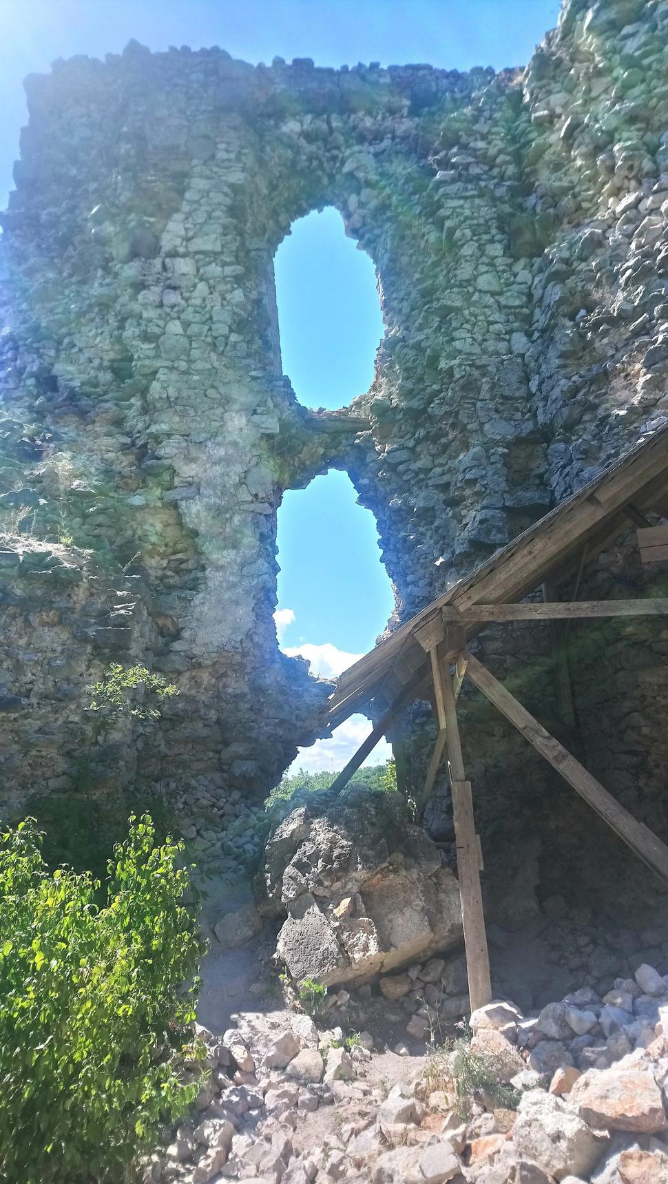 Dobrovodský hrad