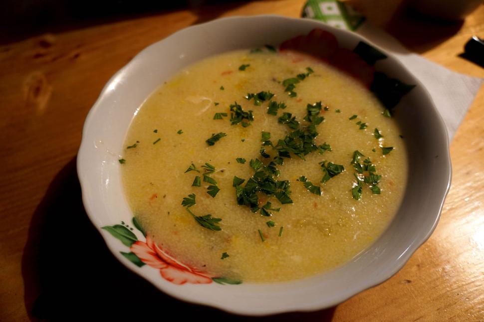 Sopa de sémola. Krupicová polievka.