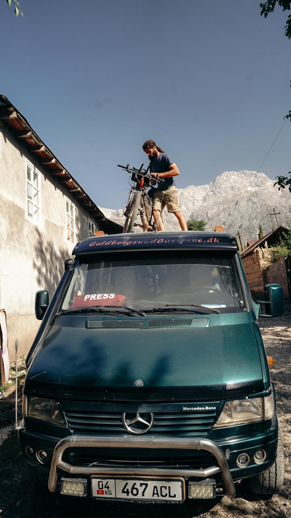 Upevňovanie bicykla na strechu