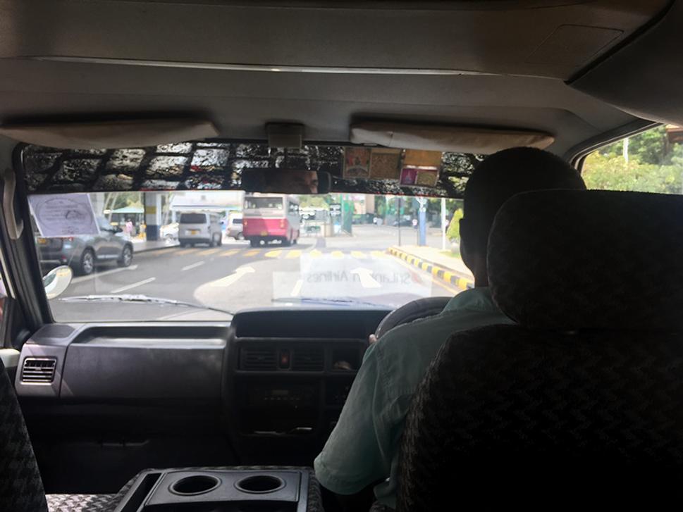 Náš milý taxikár s "klimatizáciou"