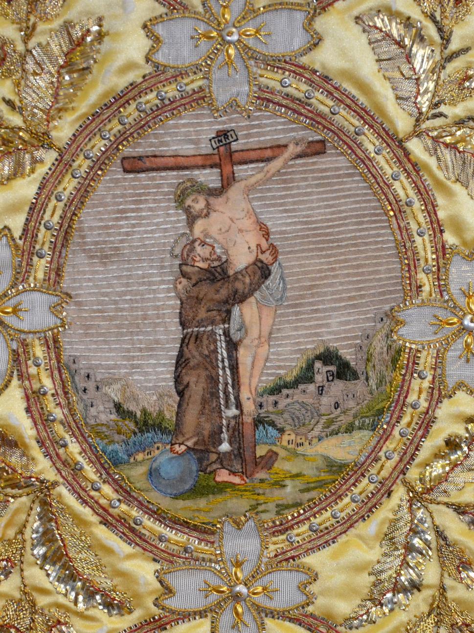 Medailón so sv. Františkom z Assisi na kazule vyšitej v Dome sv. Alžbety v Cíferi v roku 1898