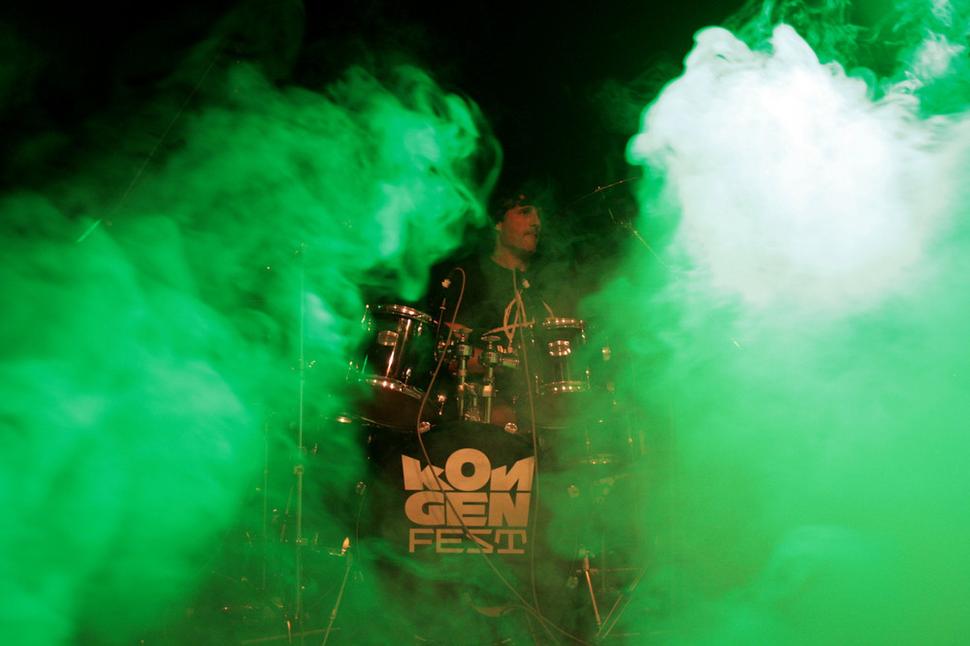 • Z pódia festivalu KongenFest - Marek Madliak, bubeník skupiny Barbarossa. •